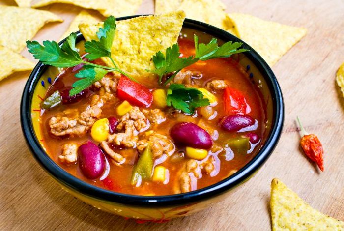 Mexican soup (like chili con carne) with tacos